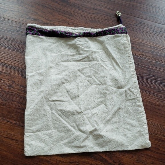 Tory Burch Gold Charm Chic Feminine Pull String Dust Bag Size 15.5 x 13 - Picture 3 of 3